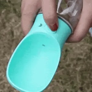 Botella Multifuncional para Mascotas 4 en 1